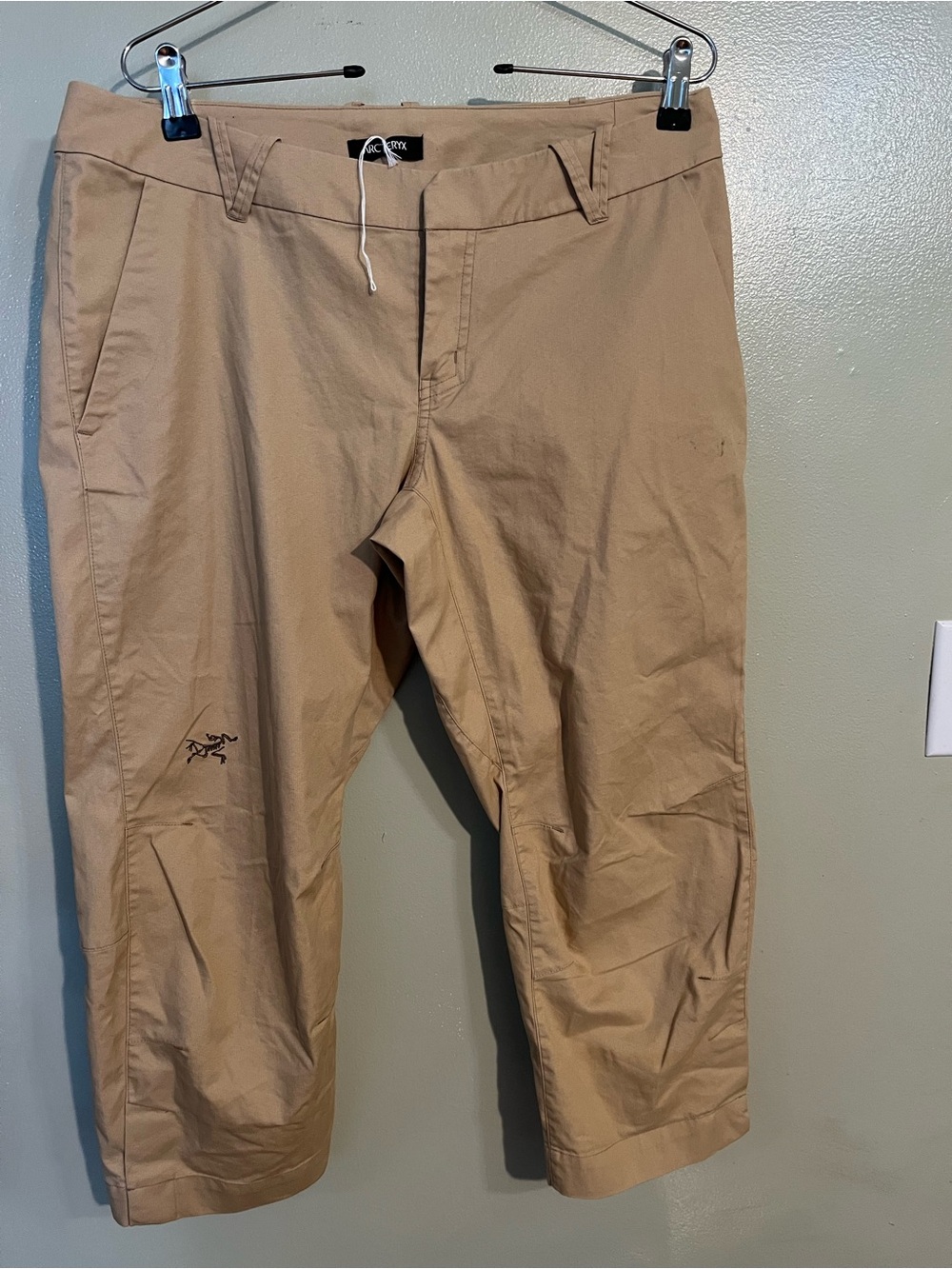 Arc'teryx  Women’s  Tan Chino-Style Crop Hiking  Pants Size 10